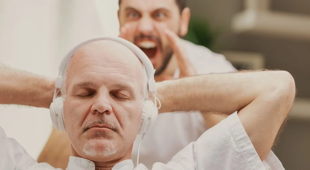 نویز کنسلینگ چیست و چگونه کار می&zwnj;کند؟